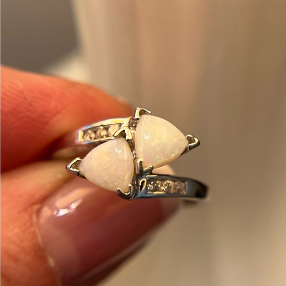 Bypass Oval 10K White Gold Ring with Accent Diamonds, size 4.5 - Picture 8 of 14